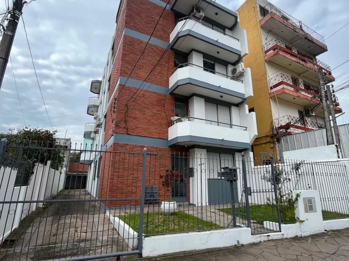 Fachada do prédio com sacada — Apartamento com 3 quartos à venda em Duque de Caxias, Santa Maria/RS