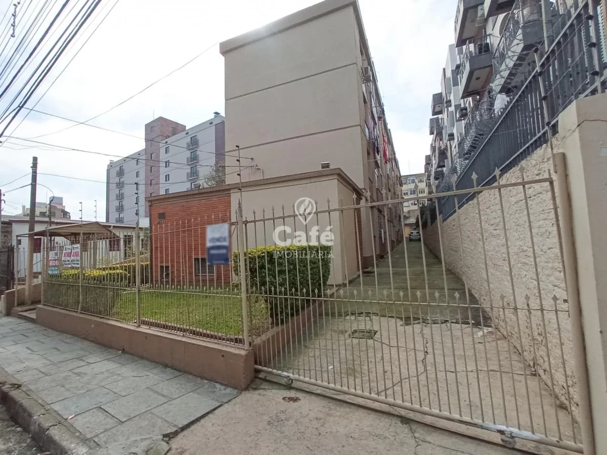 Apartamento Central De 3 Dormitórios, Sala de Estar, Banheiro Social, Cozinha e Área de Se — Apartamento com 3 quartos à venda em Nossa Senhora de Fátima, Santa Maria/RS