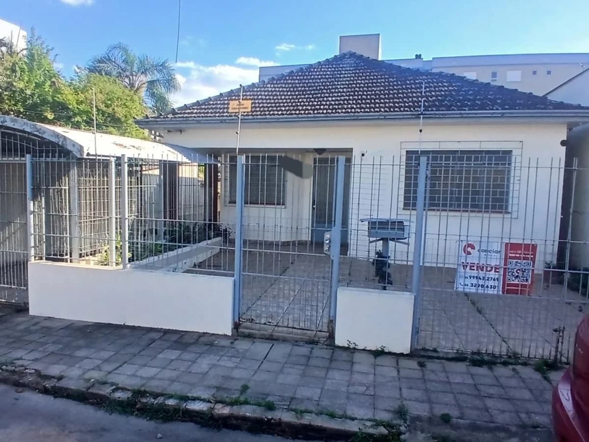 Fachada da casa com portão — Casa com 4 quartos à venda em Nossa Senhora das Dores, Santa Maria/RS