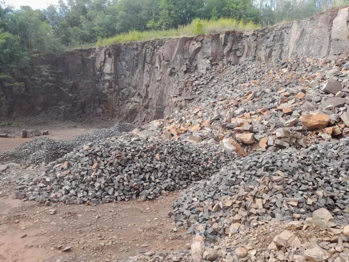 Terreno com área de extração de rocha — Campo à venda em Zona Rural, Panambi/RS