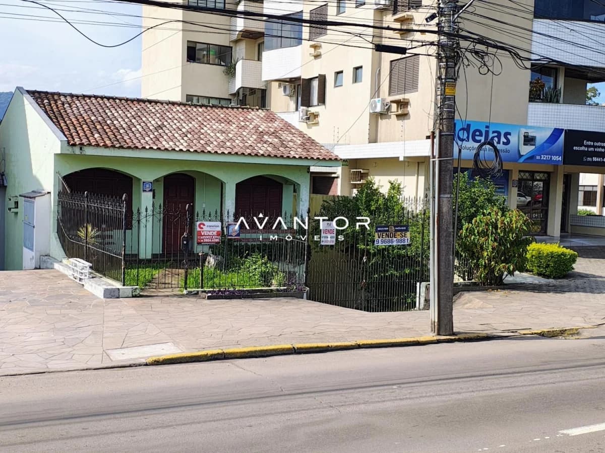 Fachada da casa com garagem — Casa com 3 quartos à venda em Nossa Senhora das Dores, Santa Maria/RS