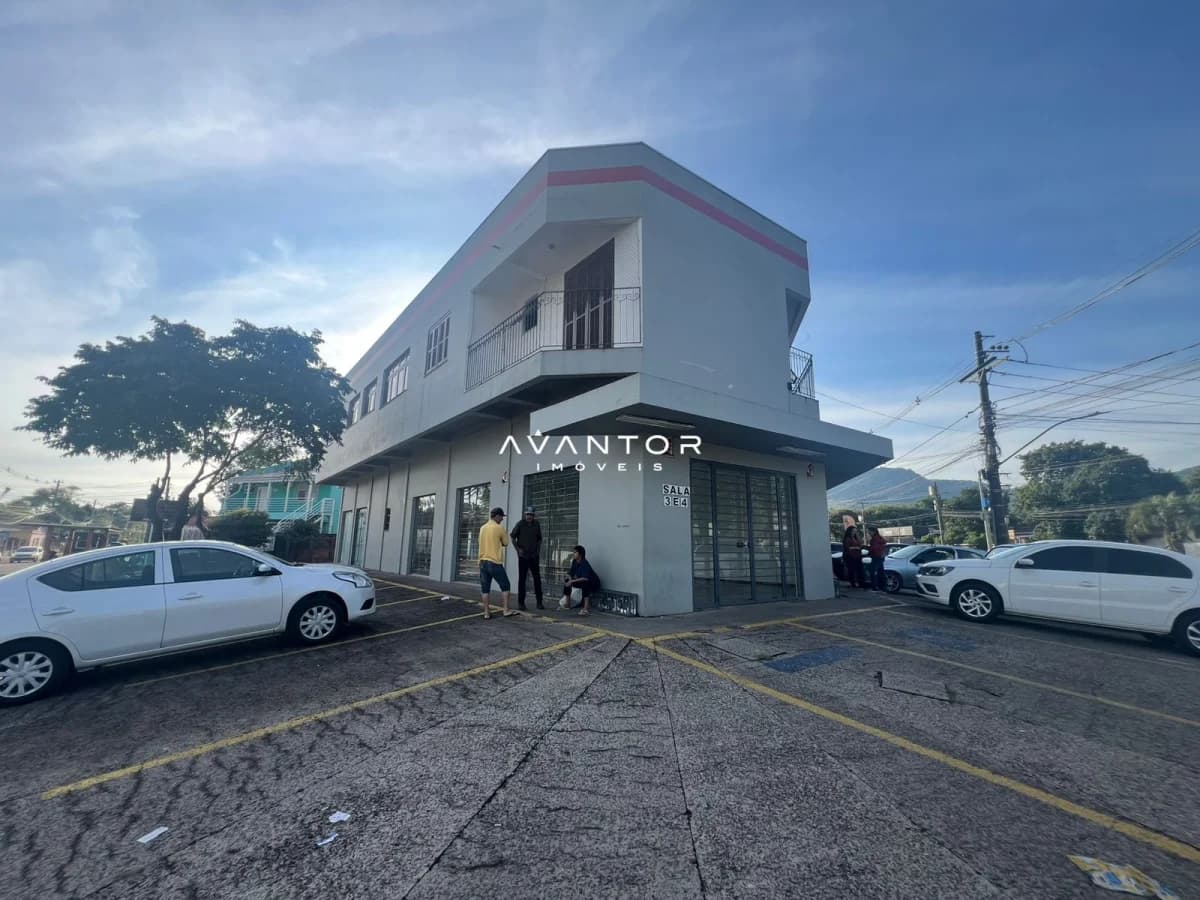 Fachada do prédio com lojas comerciais — Loja com 1 sala para alugar em Nossa Senhora do Rosário, Santa Maria/RS