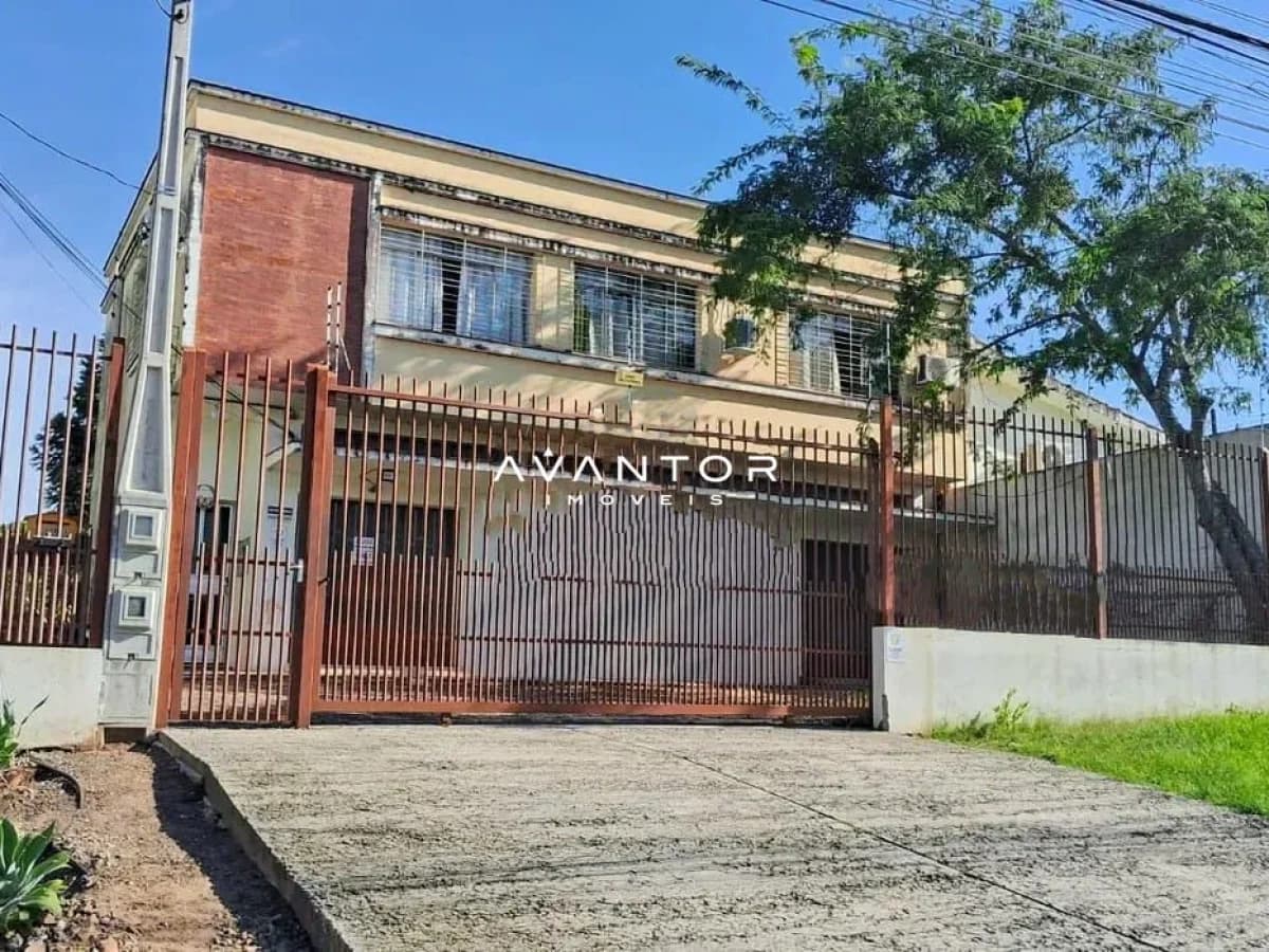 Fachada da casa com portão — Sala Comercial com 1 sala à venda em Camobi, Santa Maria/RS