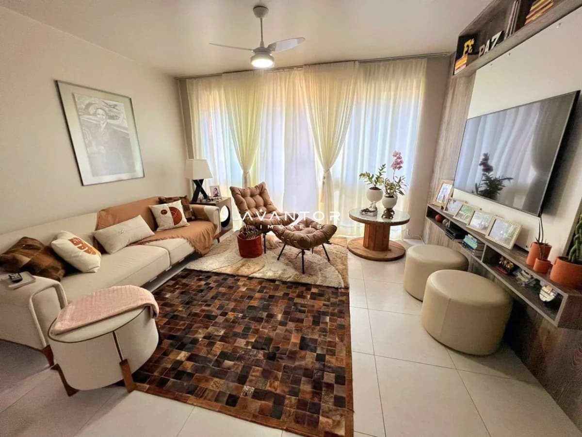 Sala de estar com sacada e cortinas — Apartamento com 3 quartos à venda no Edifício Imargot, em Passo D'Areia, Santa Maria/RS