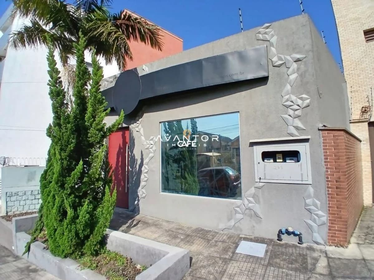 Fachada do imóvel com entrada frontal — Casa com 4 quartos à venda em Nossa Senhora de Lourdes, Santa Maria/RS