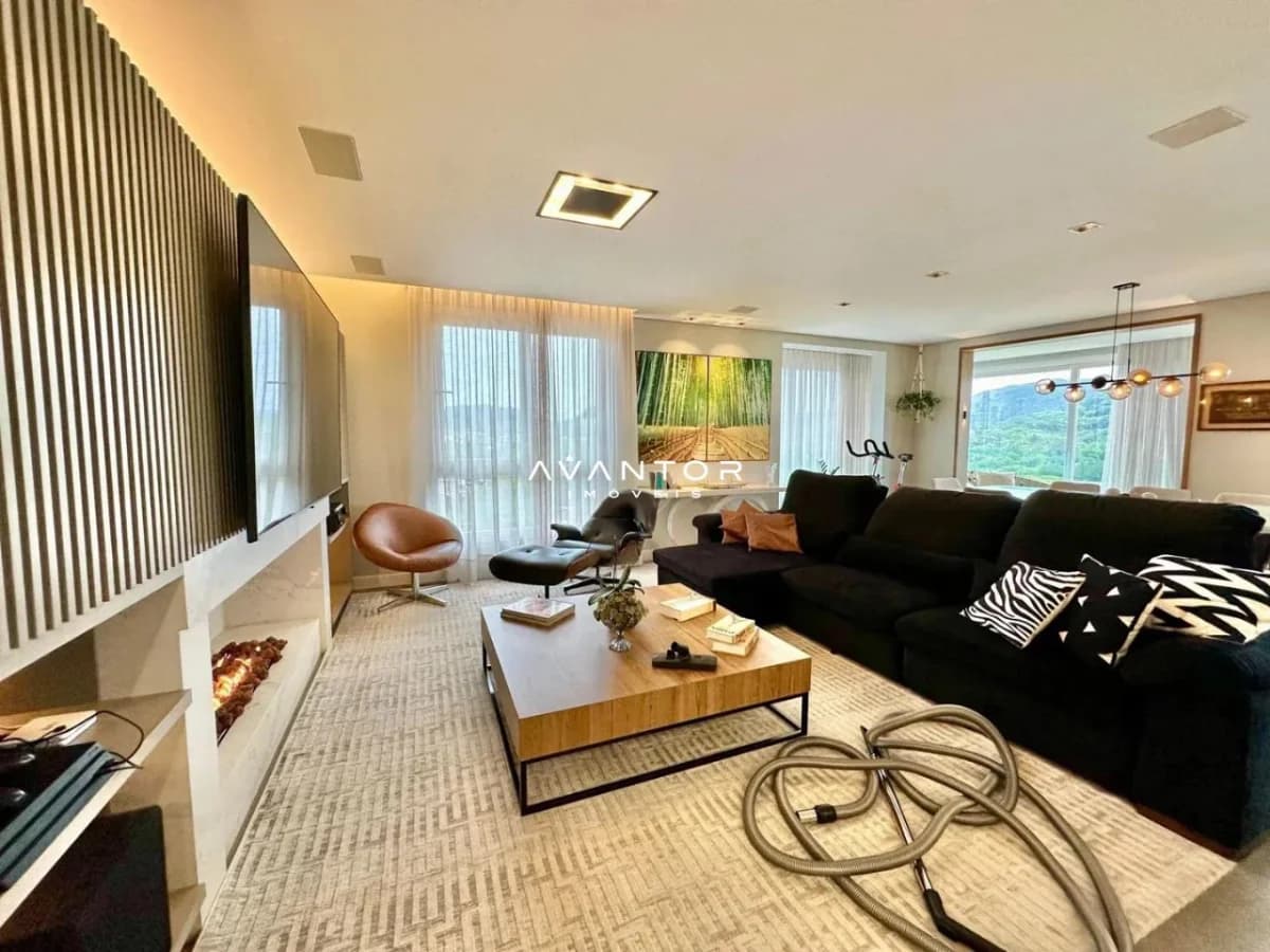 Sala de estar com sacada e vista para montanha — Apartamento com 3 quartos à venda em Km 3, Santa Maria/RS