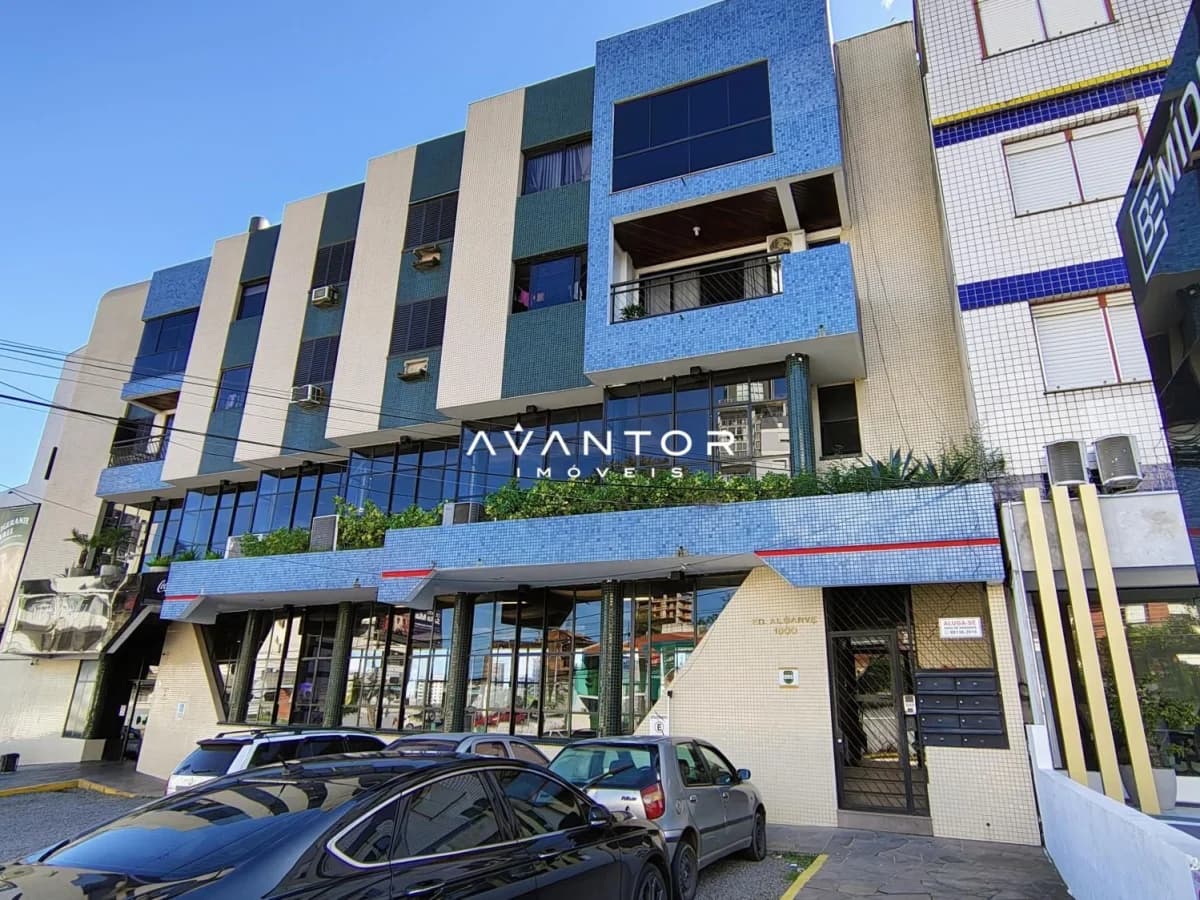 Fachada do prédio com garagem — Apartamento com 2 quartos à venda no Edifício Algarve, em Centro, Santa Maria/RS