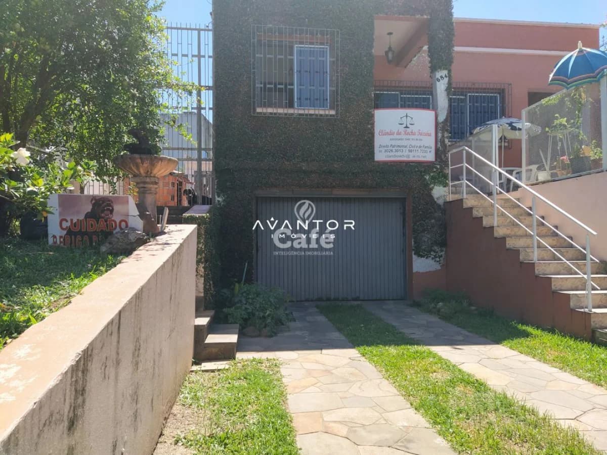 Casa com 4 dormitórios, piscina, pátio, em bairro central, Santa Maria/RS — Casa com 4 quartos à venda em Centro, Santa Maria/RS