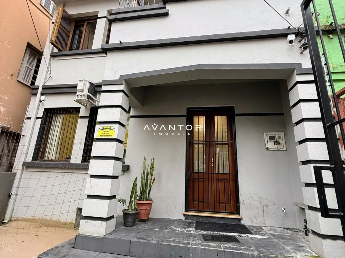 Fachada da casa com entrada frontal — Casa com 3 quartos à venda em Centro, Santa Maria/RS
