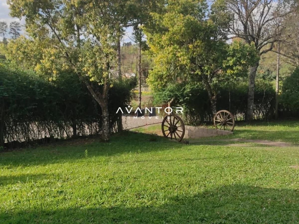 Pátio com árvores e portão de entrada — Terreno à venda em Parque Serrano I, Itaara/RS