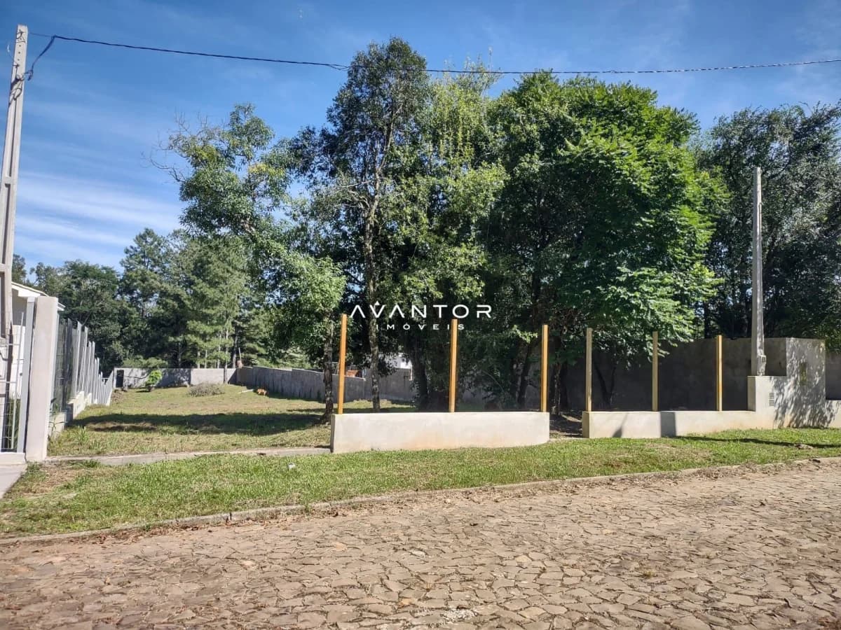 Terreno com árvores e cerca — Terreno à venda no Residencial Alto da Serra, em Parque Serrano I, Itaara/RS