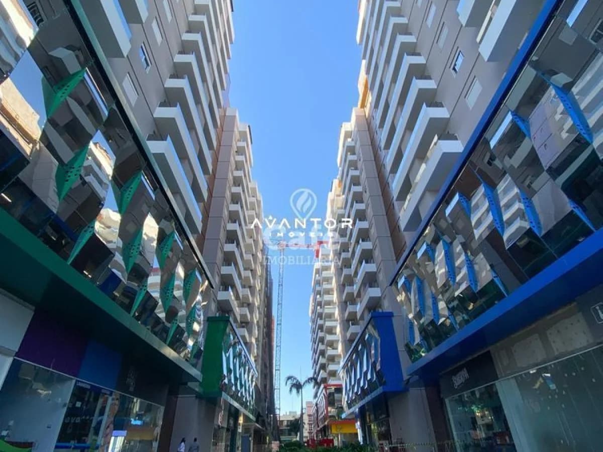 Fachada do prédio com via de acesso — Apartamento com 2 quartos à venda em Centro, Santa Maria/RS