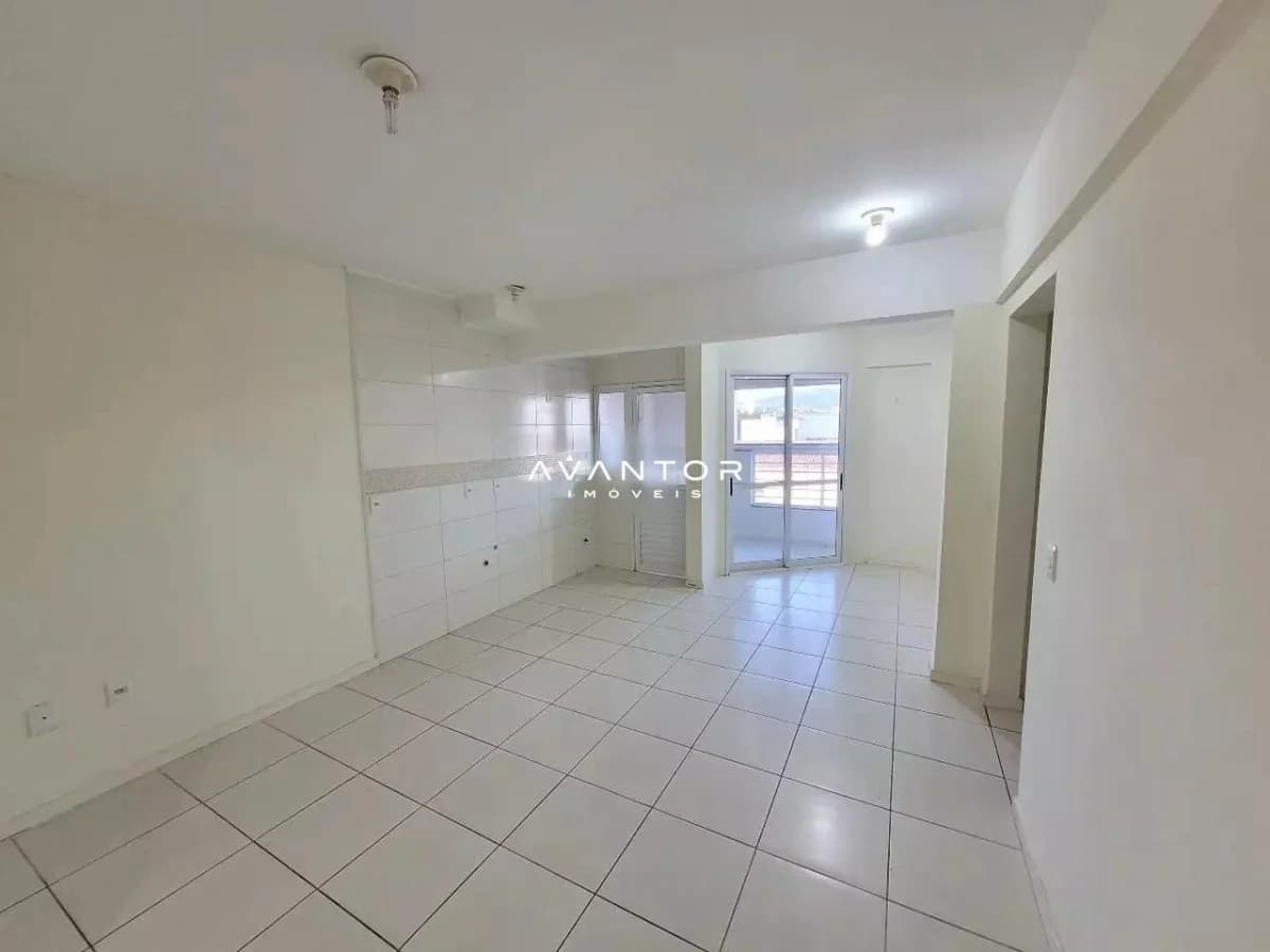 Cozinha integrada à sala com sacada — Apartamento com 2 quartos à venda no Residencial Viena, em Centro, Santa Maria/RS