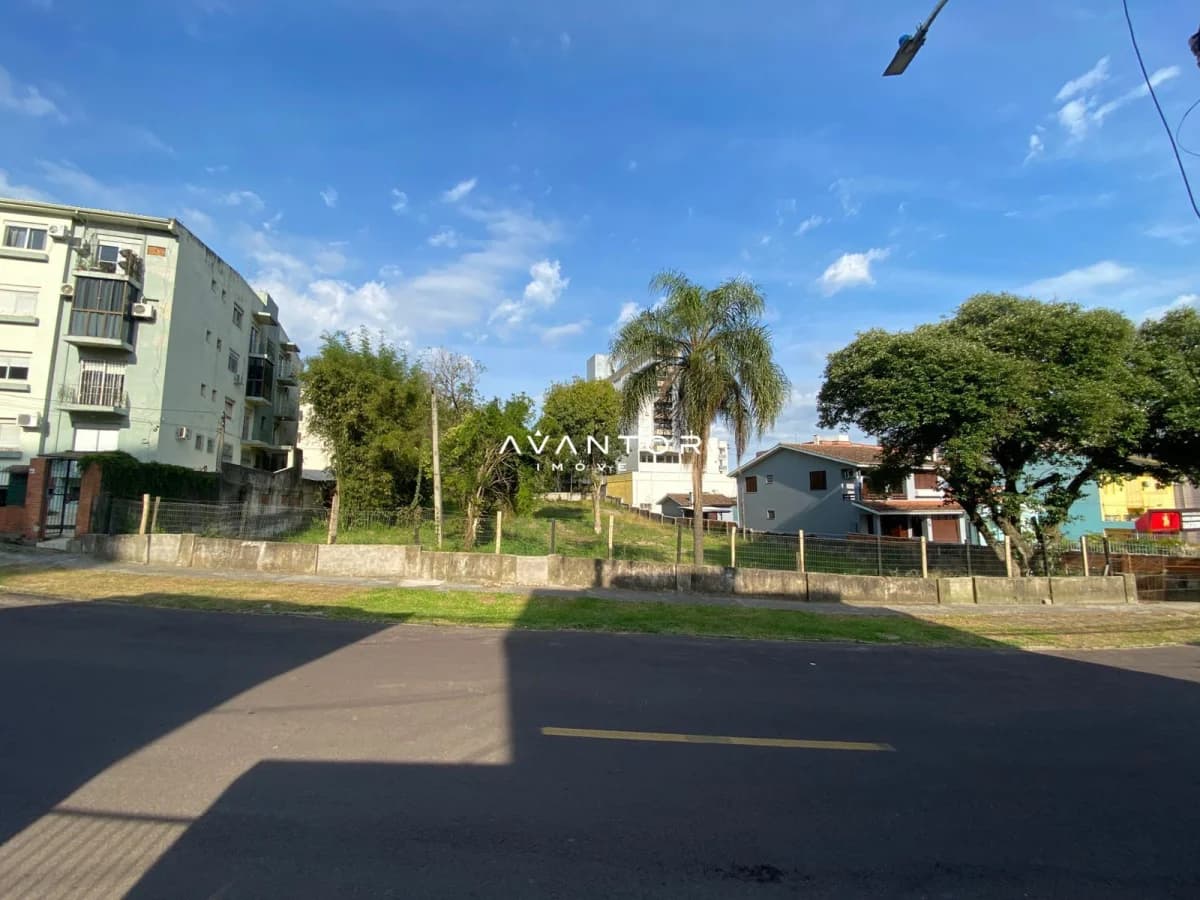 Vista da rua com acesso ao terreno — Terreno à venda em Menino Jesus, Santa Maria/RS