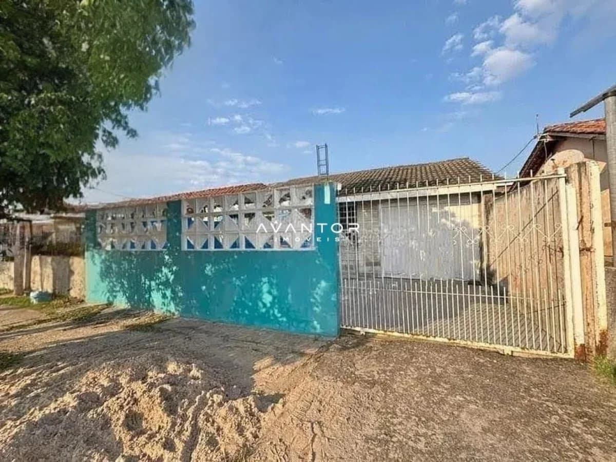 Fachada da casa com portão — Casa com 3 quartos para alugar em Diácono João Luiz Pozzobon, Santa Maria/RS