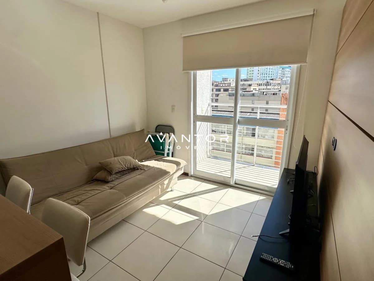 Sala de estar com sacada e vista urbana — Apartamento com 2 quartos à venda no Residencial Viva, em Centro, Santa Maria/RS