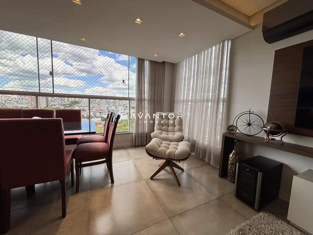 Sala de estar com vista panorâmica da cidade — Apartamento com 3 quartos à venda em Nossa Senhora de Fátima, Santa Maria/RS