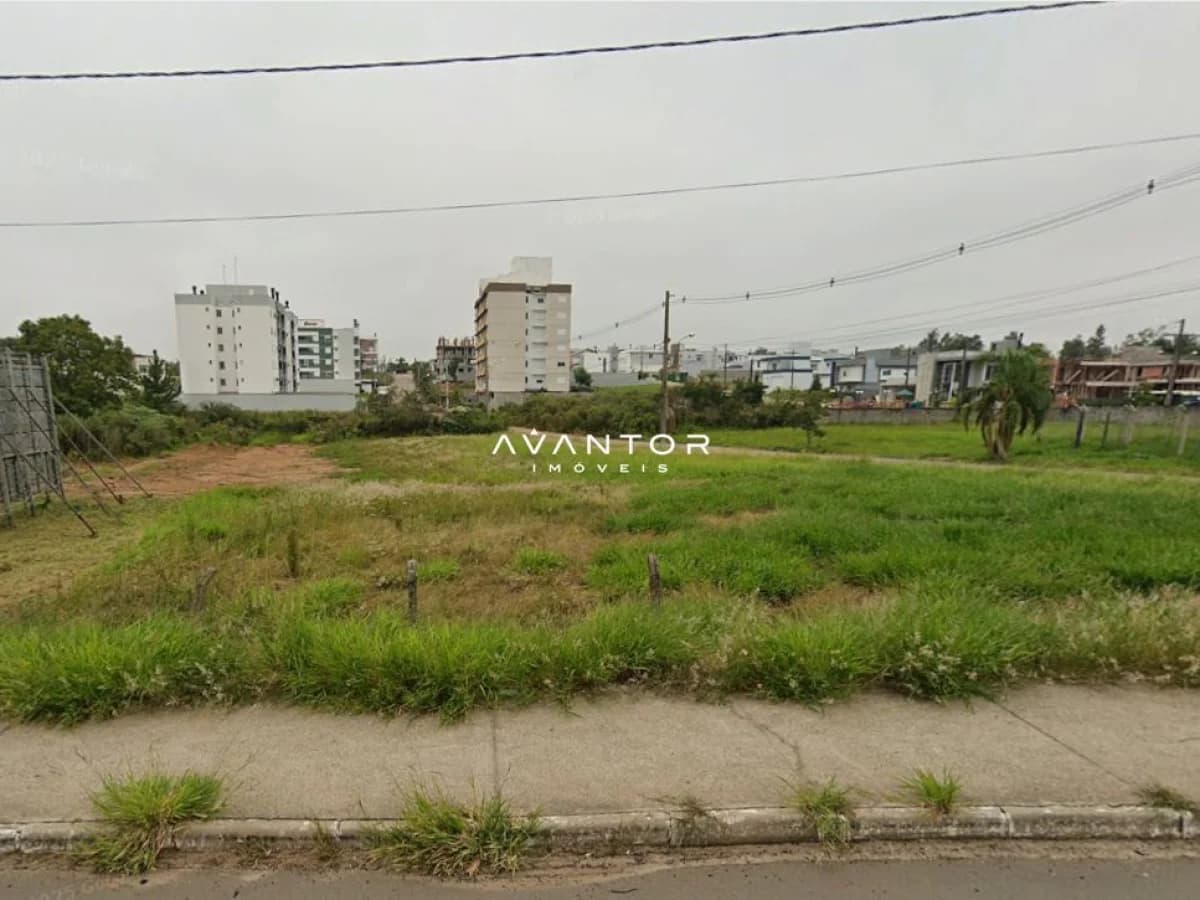 Terreno com vista para prédios próximos — Terreno à venda em São José, Santa Maria/RS