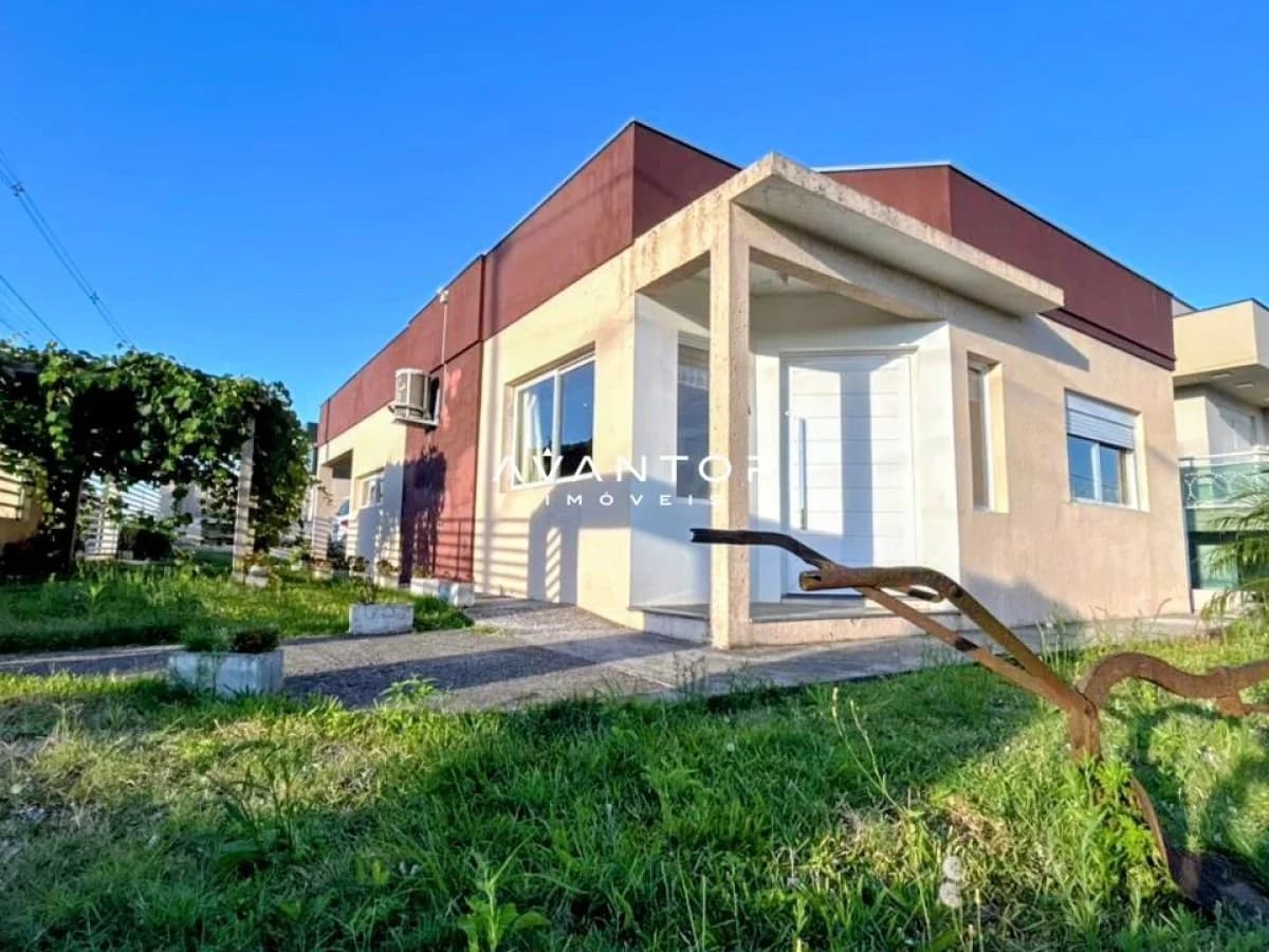 Fachada da casa com entrada principal — Casa com 2 quartos à venda em Pinheiro Machado, Santa Maria/RS