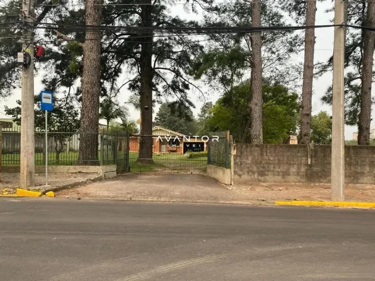 Fachada do terreno com portão — Terreno à venda em Urlândia, Santa Maria/RS
