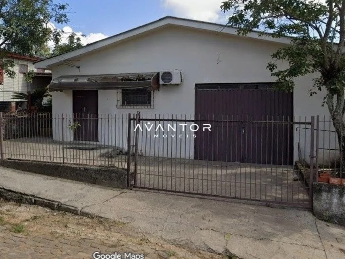 Fachada da casa com garagem — Casa com 4 quartos à venda em Camobi, Santa Maria/RS