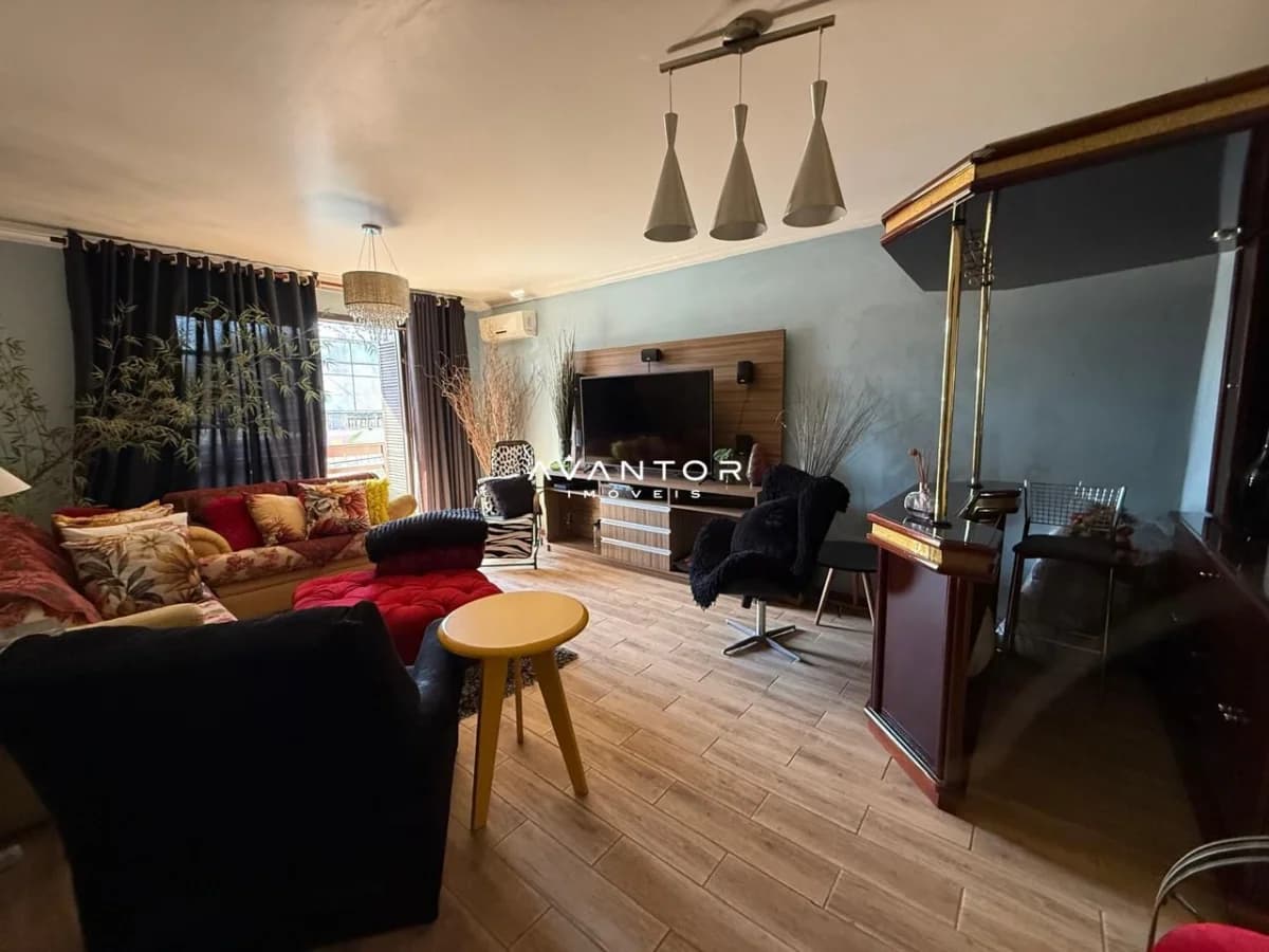 Sala de estar integrada com TV e sacada — Apartamento com 3 quartos à venda em Nossa Senhora de Fátima, Santa Maria/RS
