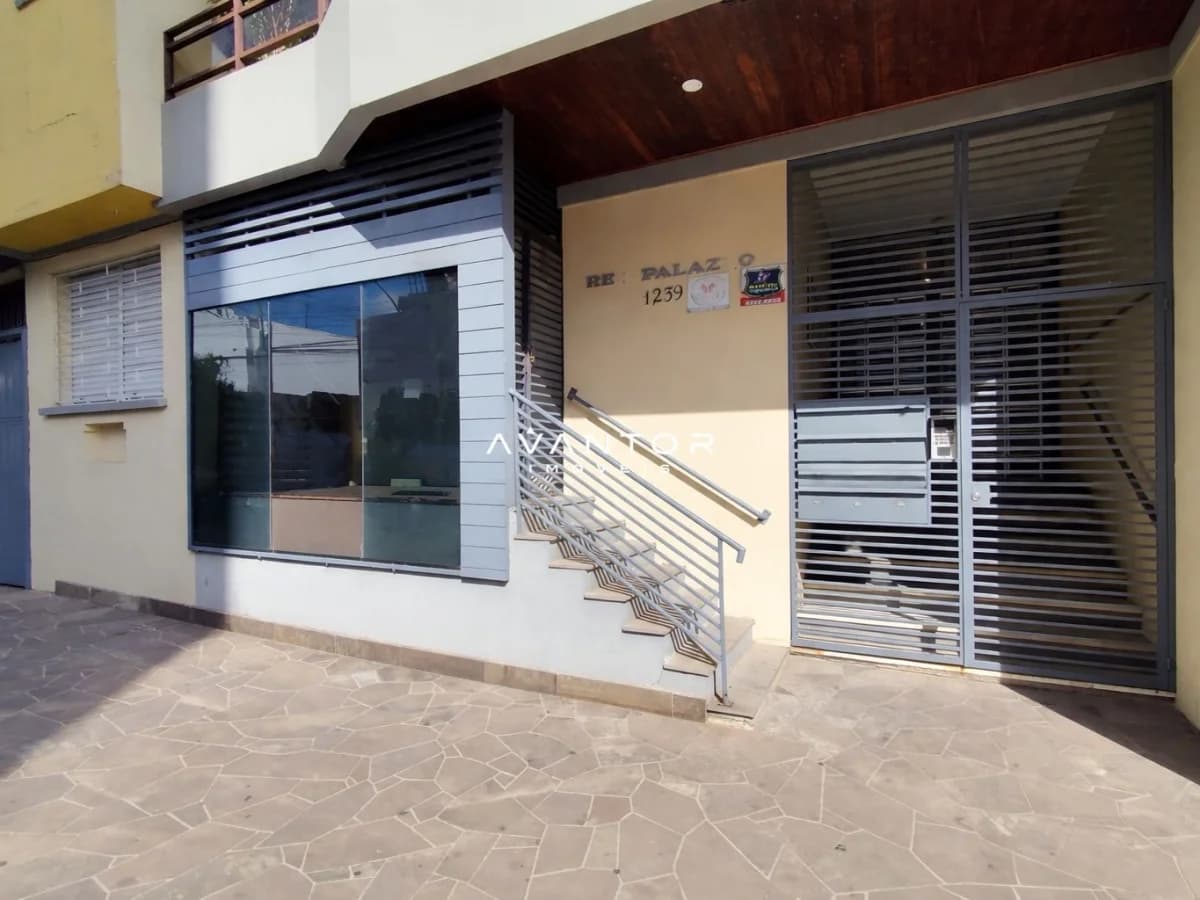 Fachada da casa com garagem — Sala Comercial com 5 salas para alugar no Edifício Palazzo, em Centro, Santa Maria/RS