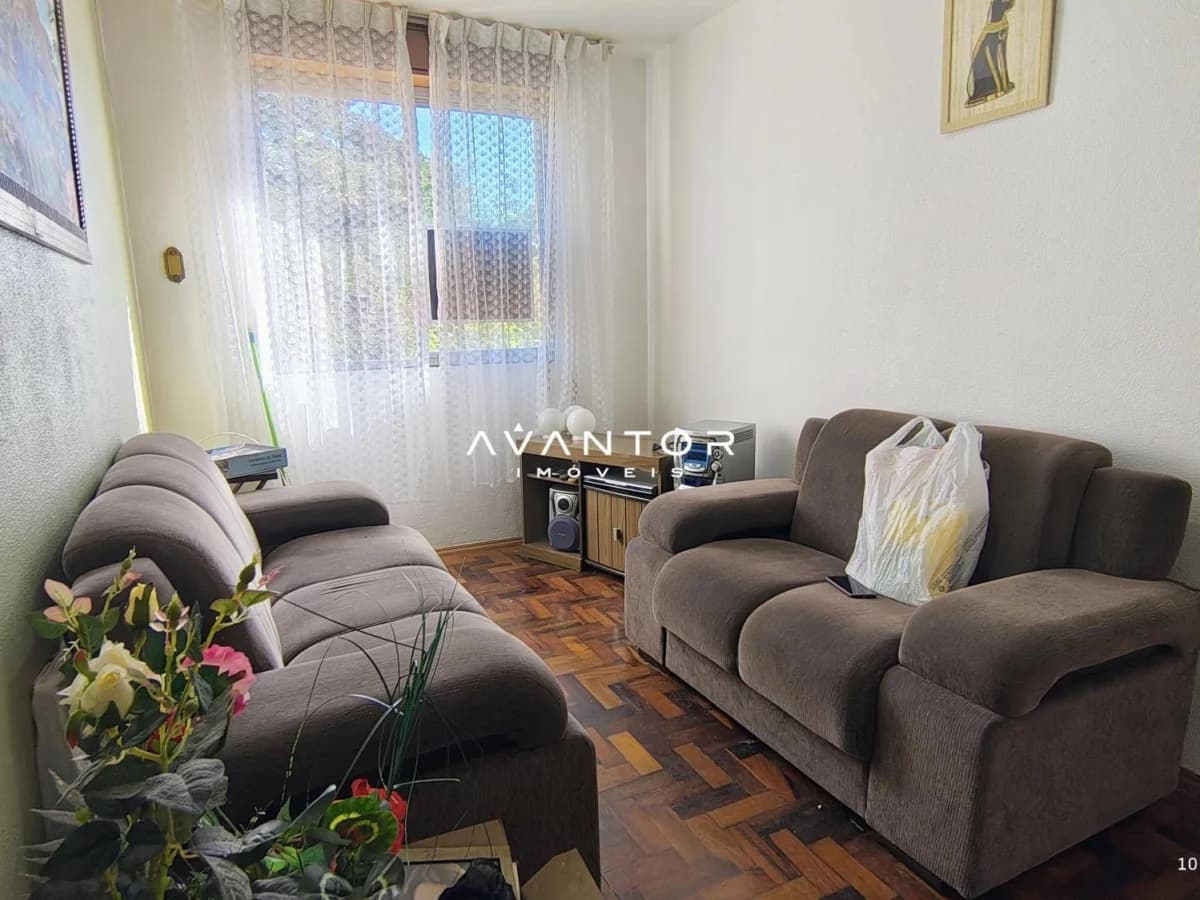 Sala de estar com sofás e sacada — Apartamento com 2 quartos à venda no Conjunto João Paulo I, em Nonoai, Santa Maria/RS