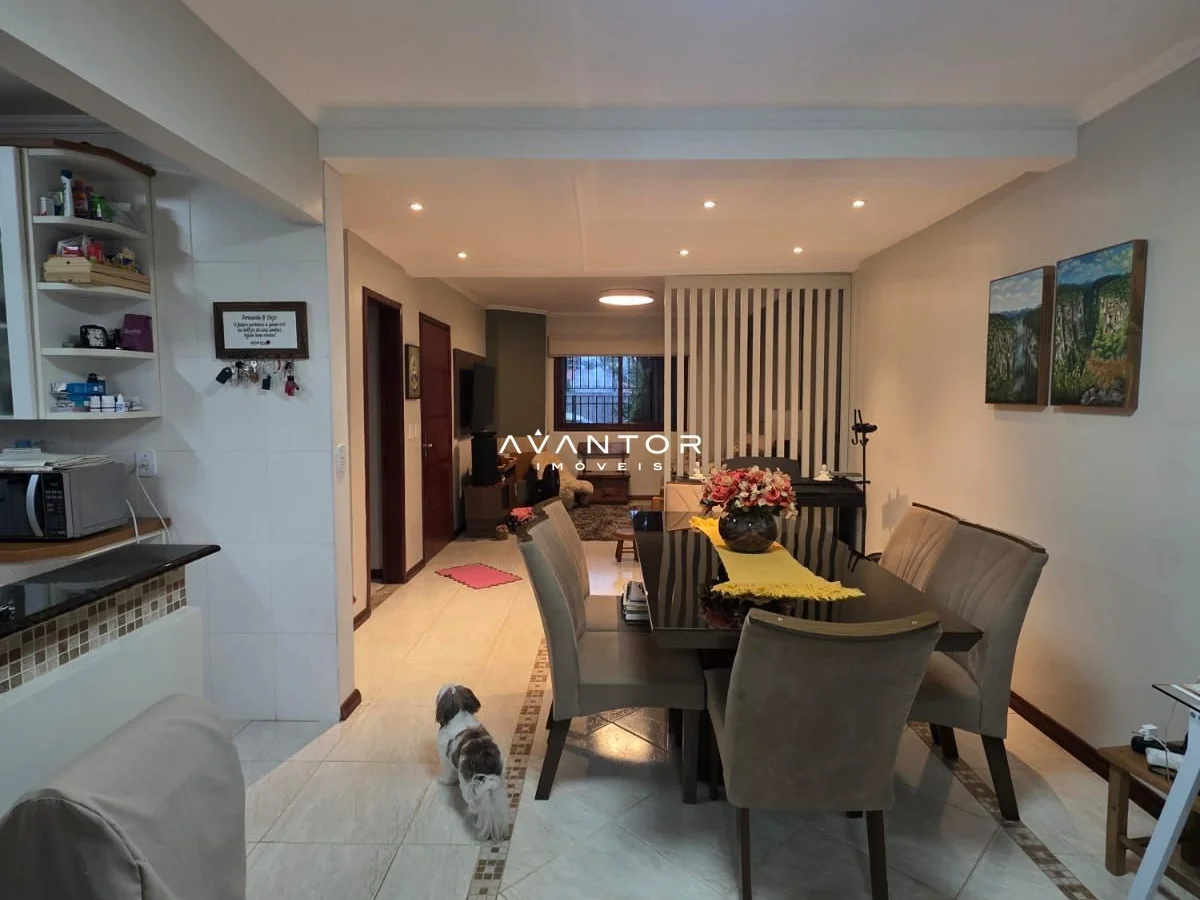 Sala de jantar integrada à cozinha — Casa com 3 quartos à venda no Residencial Mediterrani, em Camobi, Santa Maria/RS