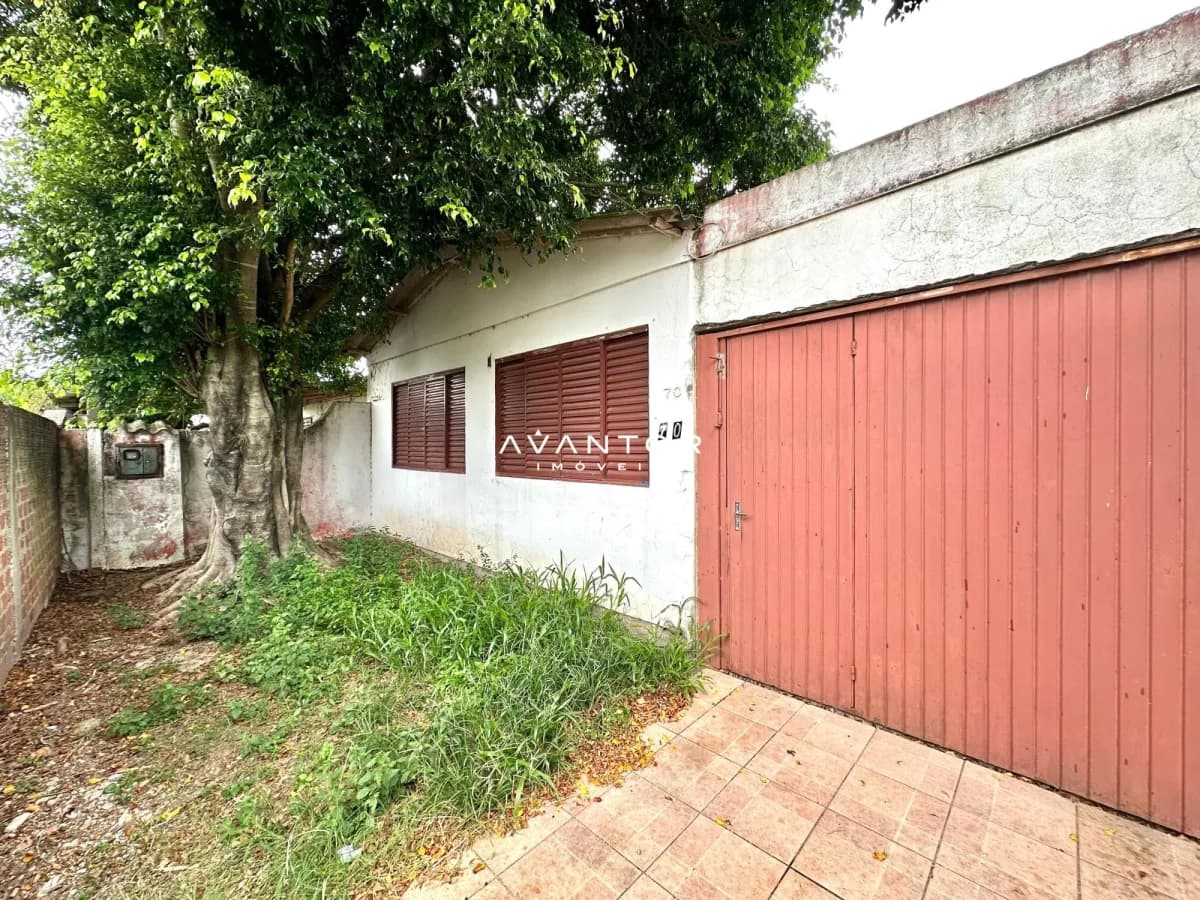Fachada da casa com garagem — Casa com 3 quartos à venda em Nossa Senhora do Rosário, Santa Maria/RS