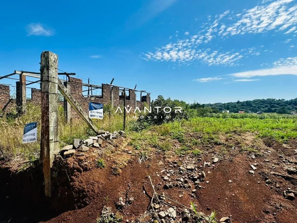 Terreno com estrutura de construção iniciada — Terreno à venda em Silveira Martins, Silveira Martins/RS