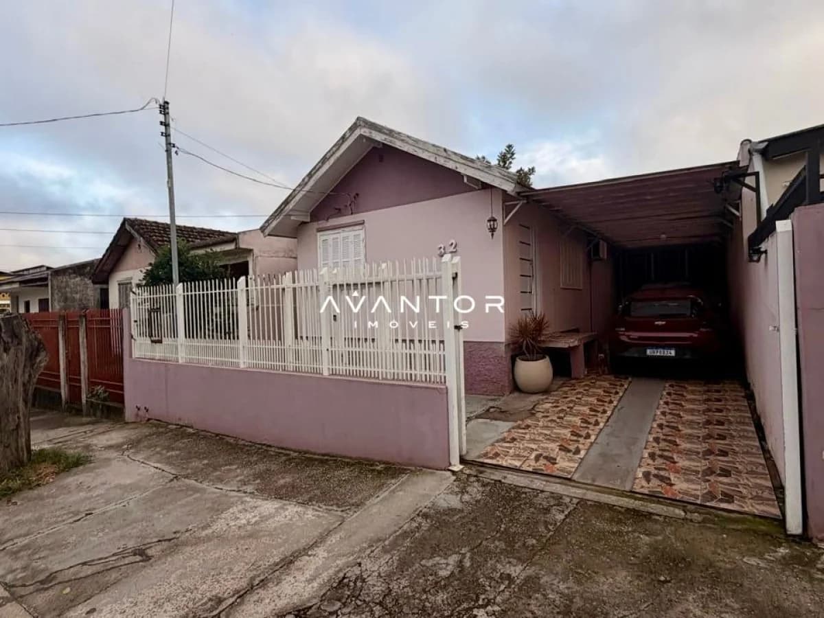 Fachada da casa com garagem — Casa com 3 quartos à venda em Juscelino Kubitschek, Santa Maria/RS