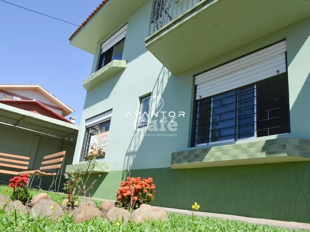Fachada da casa com jardim — Apartamento com 2 quartos à venda em São José, Santa Maria/RS