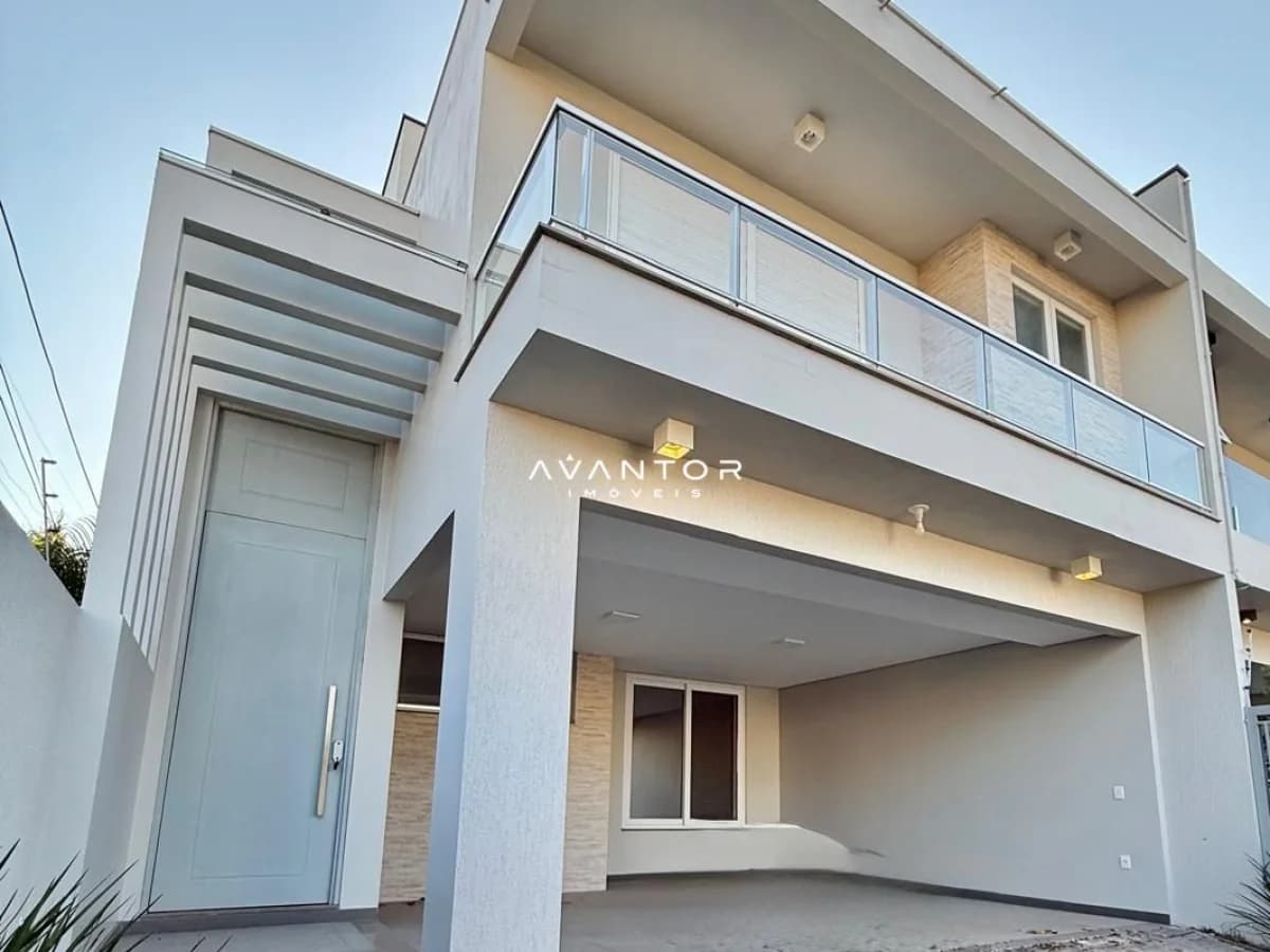 Fachada da casa com entrada e garagem — Casa com 3 quartos à venda em Camobi, Santa Maria/RS