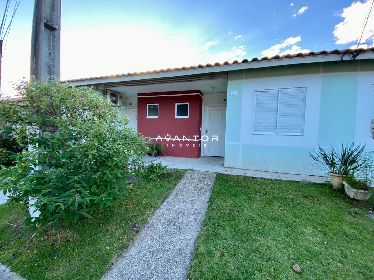 Fachada da casa com pátio — Casa com 2 quartos à venda no Condomínio Moradas Santa Maria, em Cerrito, Santa Maria/RS