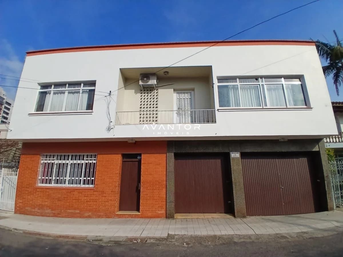 Fachada da casa com garagem — Apartamento com 3 quartos para alugar em Nossa Senhora do Rosário, Santa Maria/RS