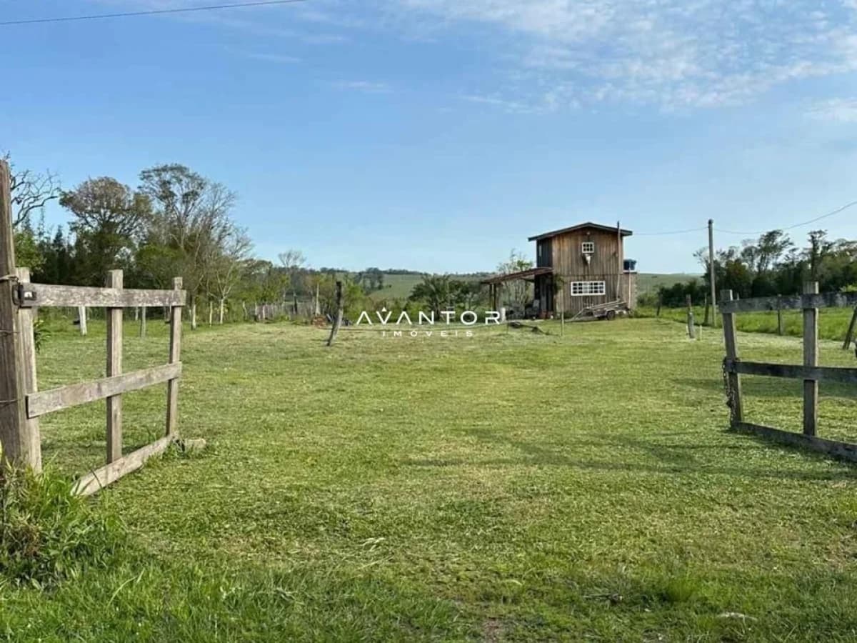 Terreno rural com casa ao fundo — Chácara com 1 quarto à venda em Pains, Santa Maria/RS