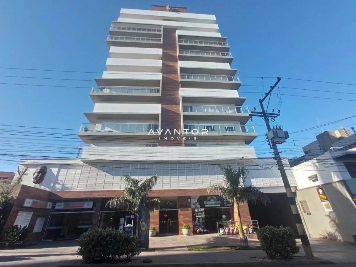 Fachada do prédio com lojas no térreo — Apartamento com 1 quarto para alugar em Centro, Santa Maria/RS