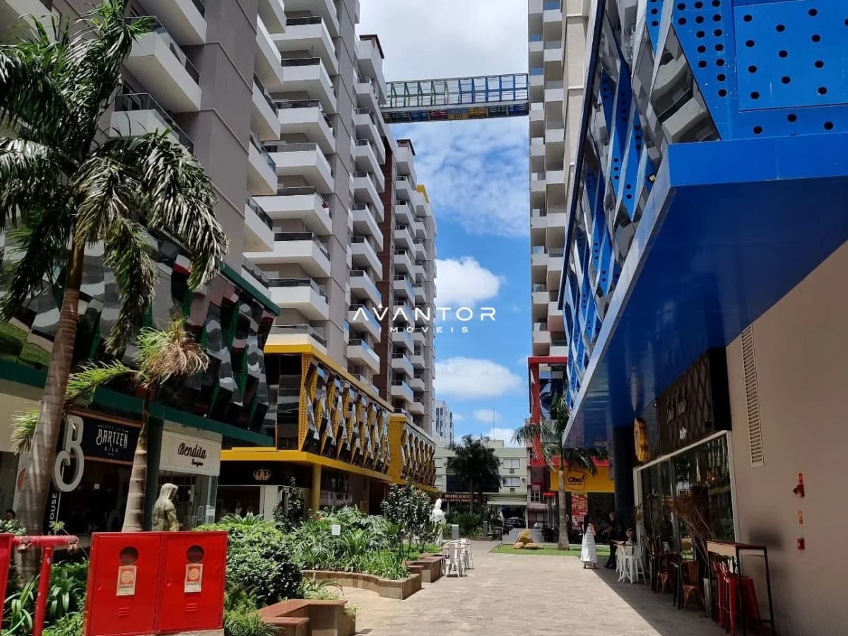 Fachada do prédio com comércio integrado — Sala Comercial com 1 sala para alugar em Centro, Santa Maria/RS