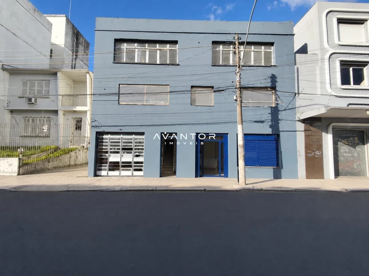 Fachada do prédio com três pavimentos — Sala Comercial com 3 salas para alugar em Centro, Santa Maria/RS