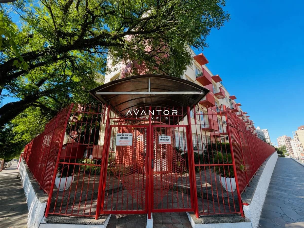 Fachada do prédio com entrada — Apartamento com 3 quartos à venda em Centro, Santa Maria/RS