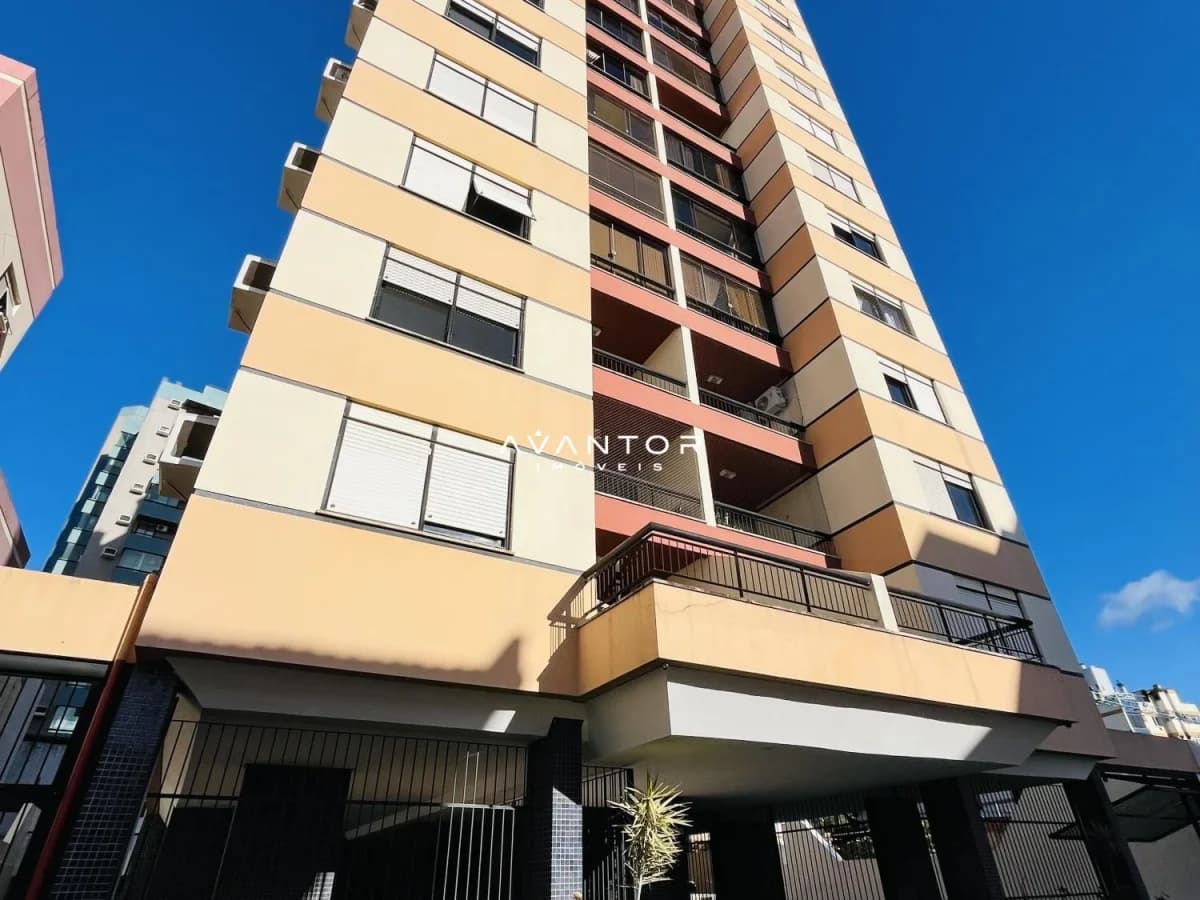 Fachada do prédio com garagem — Apartamento com 2 quartos à venda em Centro, Santa Maria/RS