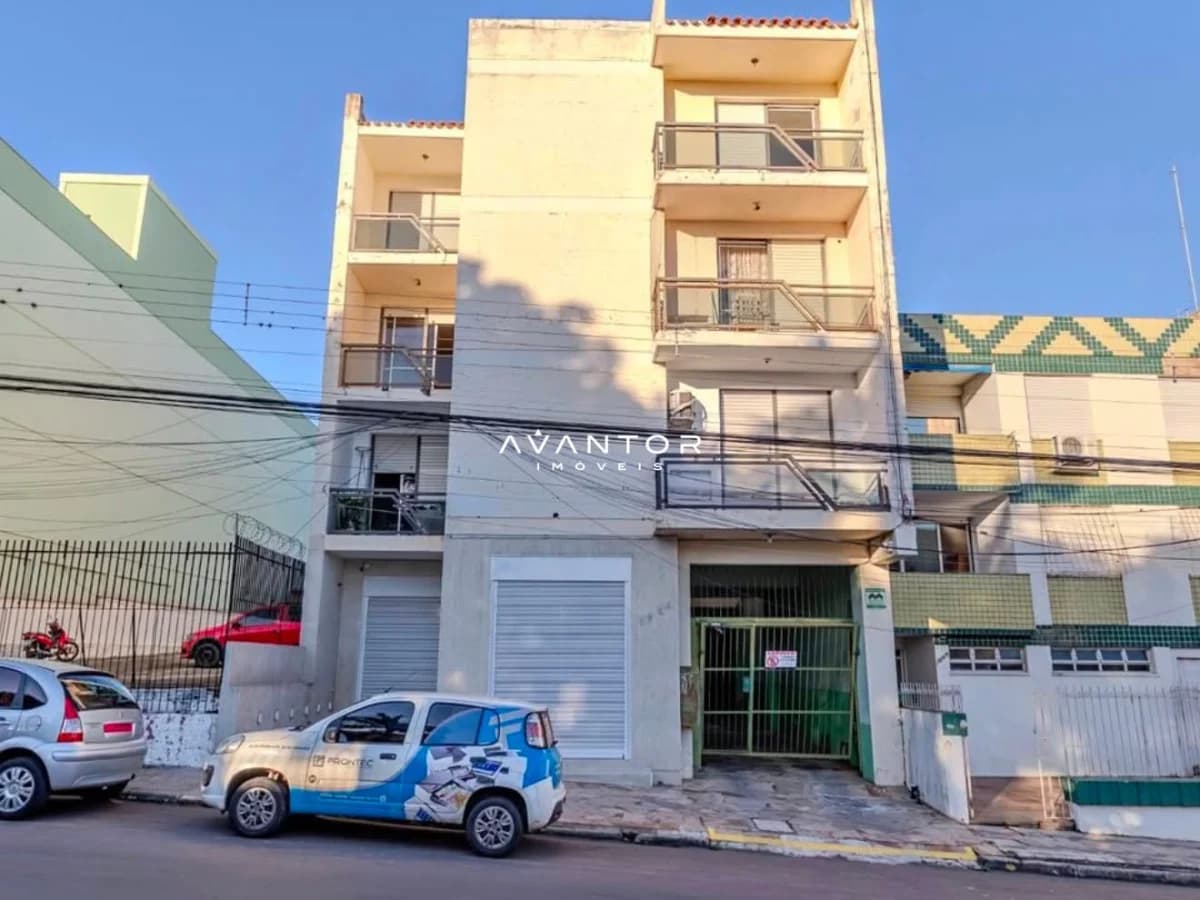 Fachada do prédio com garagem — Apartamento com 2 quartos à venda em Nossa Senhora de Fátima, Santa Maria/RS