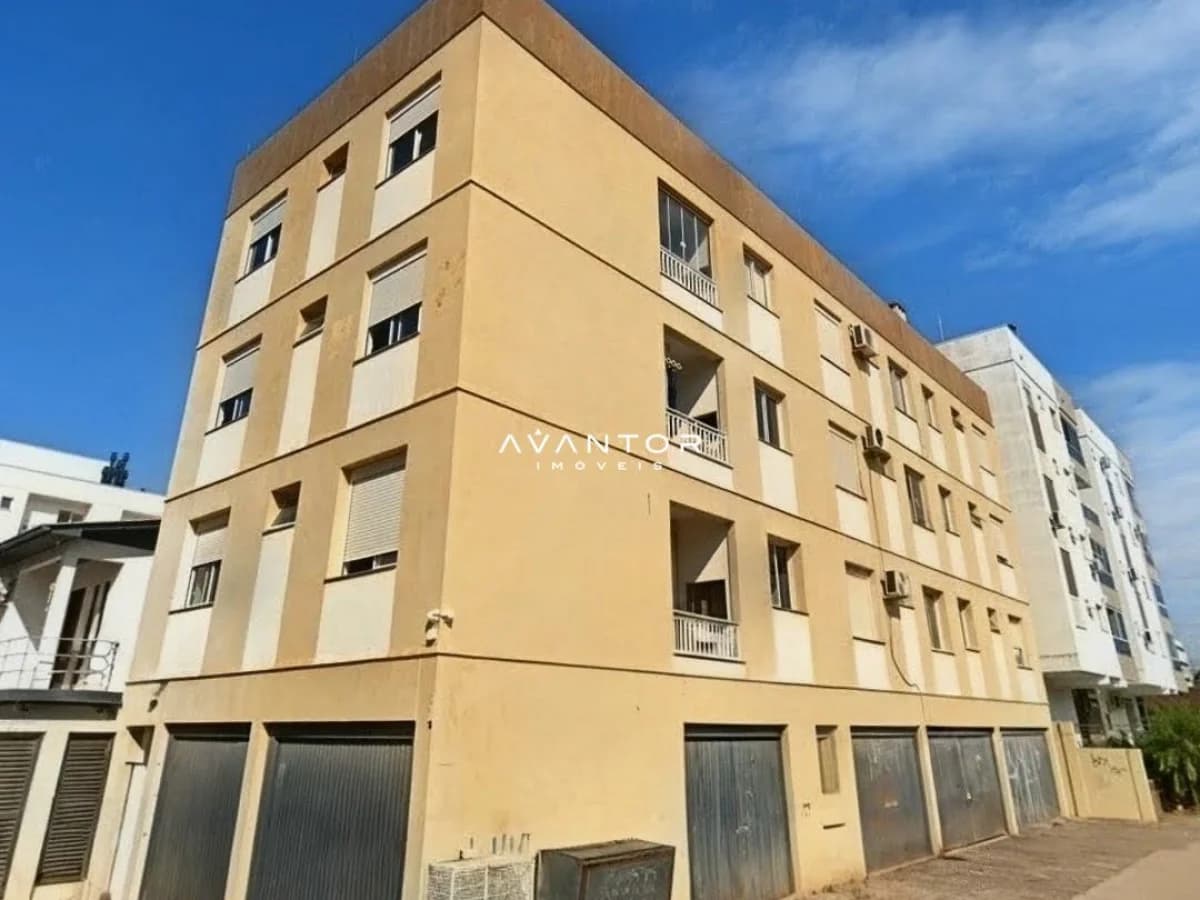 Fachada do prédio com garagem no térreo — Apartamento com 2 quartos à venda em Camobi, Santa Maria/RS