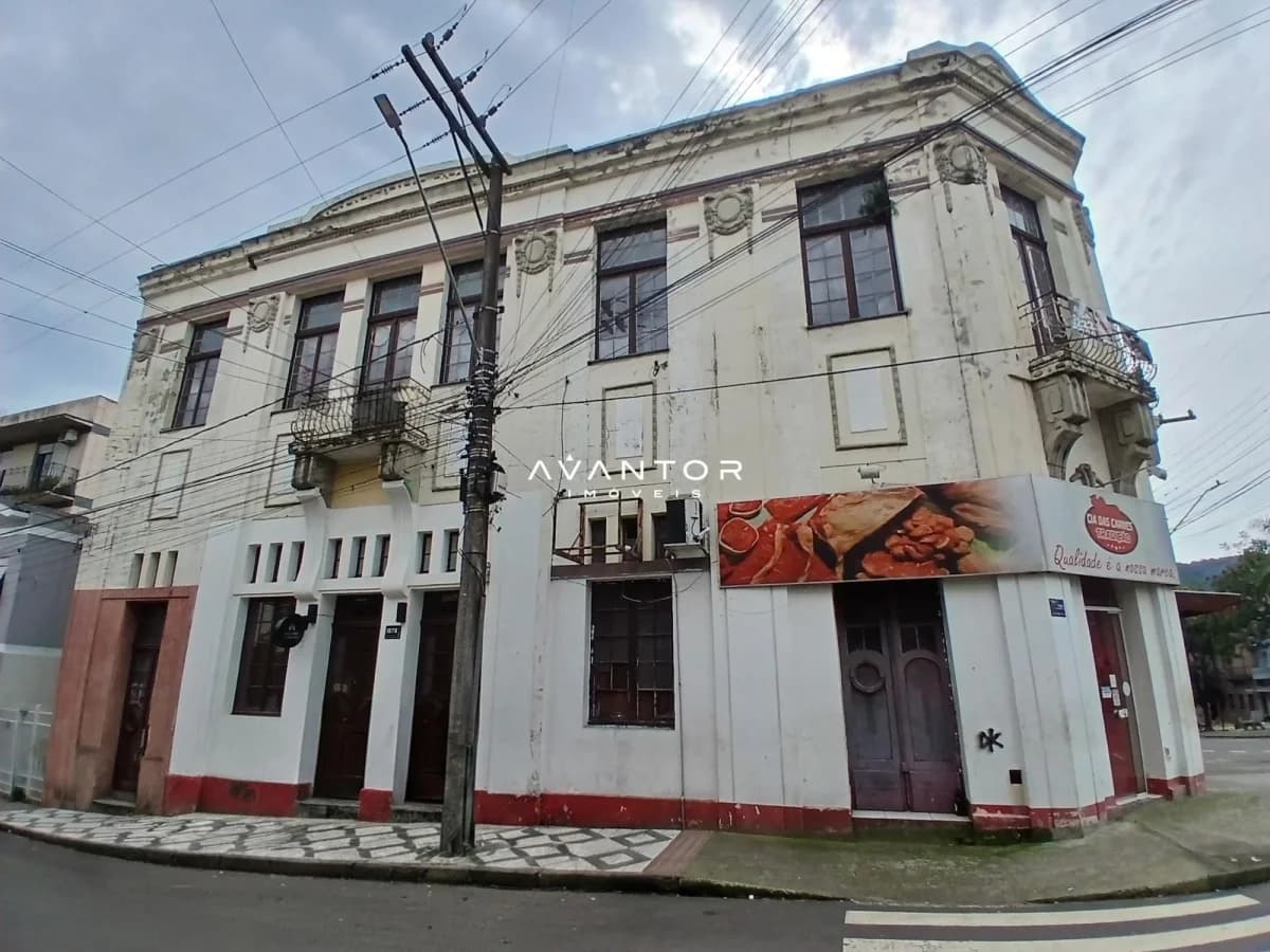 Fachada do prédio com sacadas — Sala Comercial com 1 sala para alugar em Centro, Santa Maria/RS