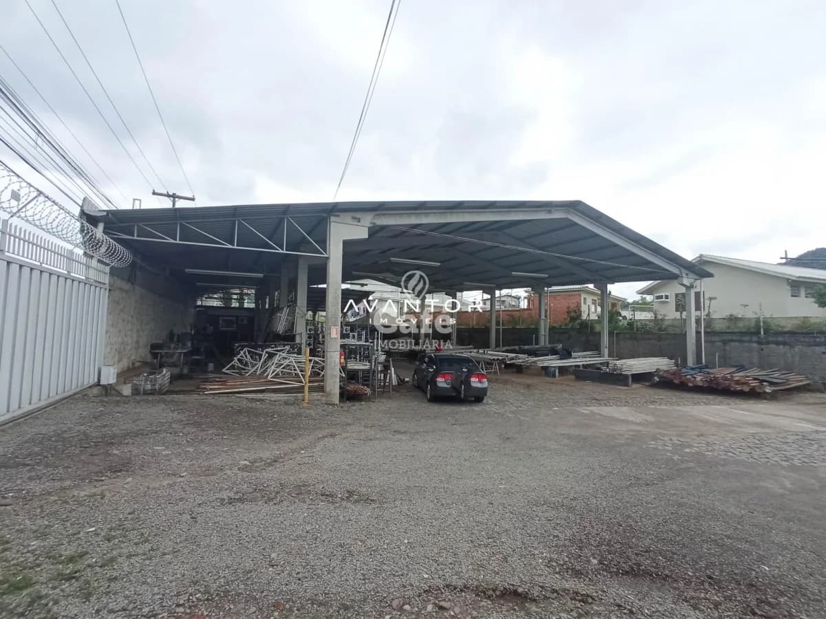 Excelente oportunidade!! Pavilhão comercial, faixa velha, com acesso frente /fundos e moni — Pavilhão com 4 salas para alugar em Pé de Plátano, Santa Maria/RS