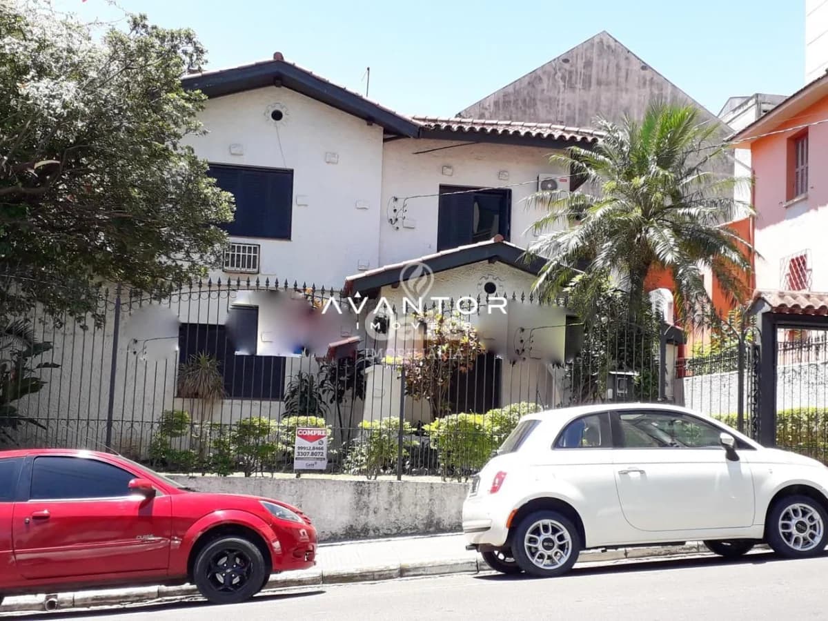 Fachada da casa com garagem — Terreno com 4 quartos à venda em Centro, Santa Maria/RS
