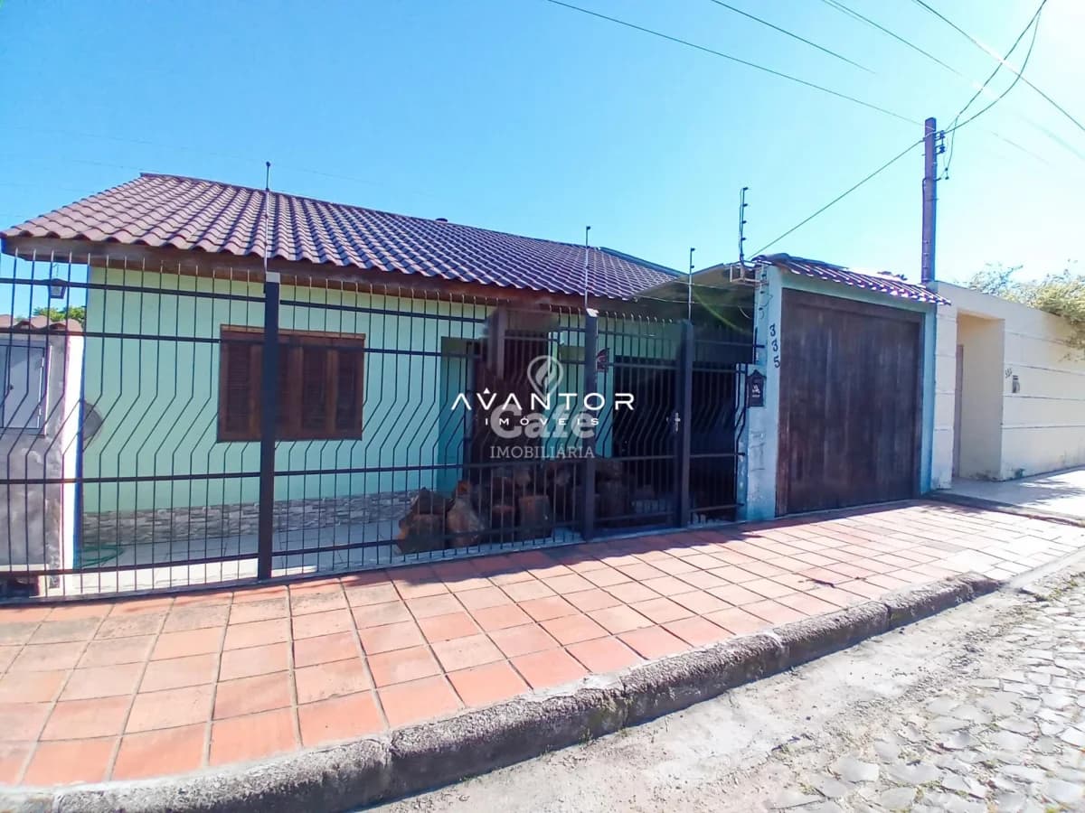 Excelente oportunidade, casa 3 dormitórios em bairro privilegiado — Casa com 3 quartos à venda em Uglione, Santa Maria/RS