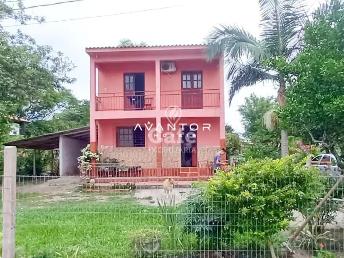 Fachada da casa com dois andares — Casa com 3 quartos à venda em Camobi, Santa Maria/RS