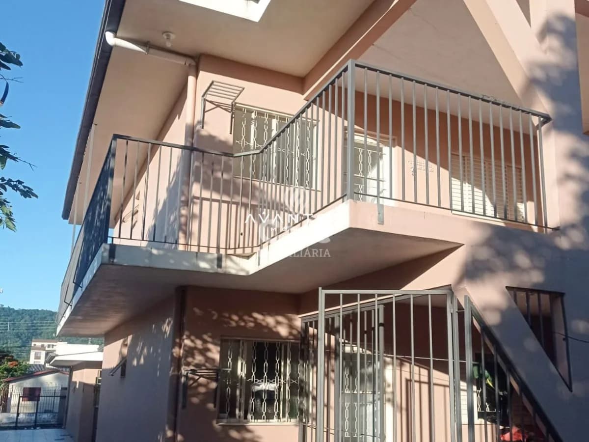 Apartamento De 2 Dormitórios, Sala de Estar, Banheiro Social, Cozinha, Área de Serviço, Sa — Apartamento com 2 quartos à venda em Carolina, Santa Maria/RS